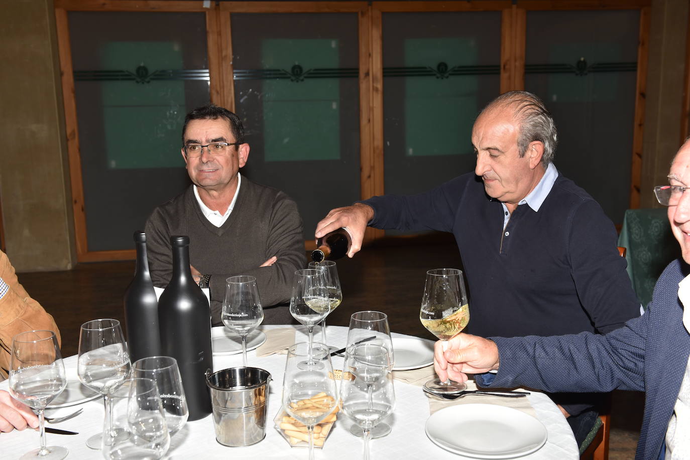 Fotos: Cata y entrega de premios del torneo de golf de Bodegas Perica