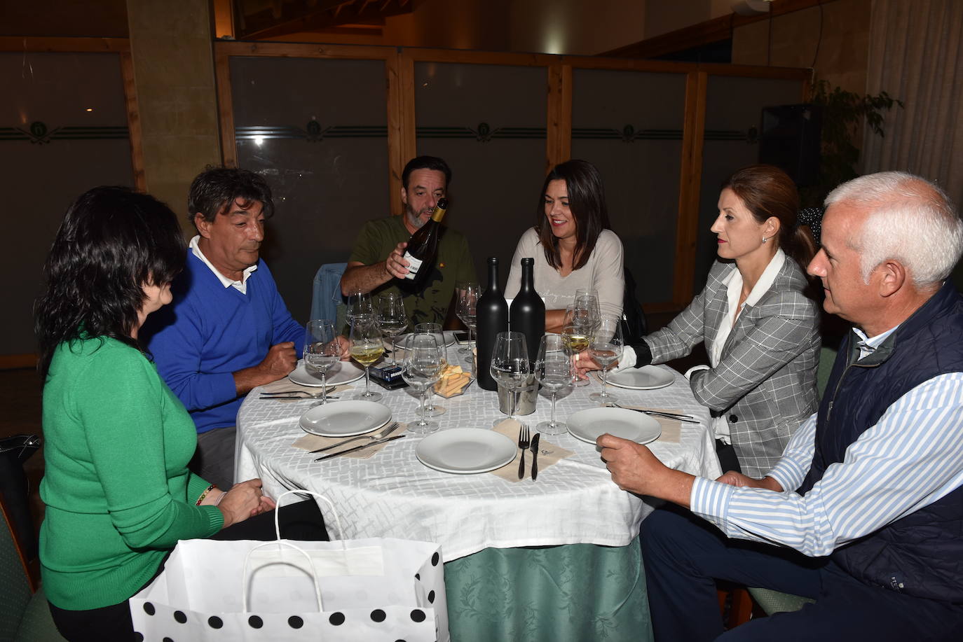 Fotos: Cata y entrega de premios del torneo de golf de Bodegas Perica