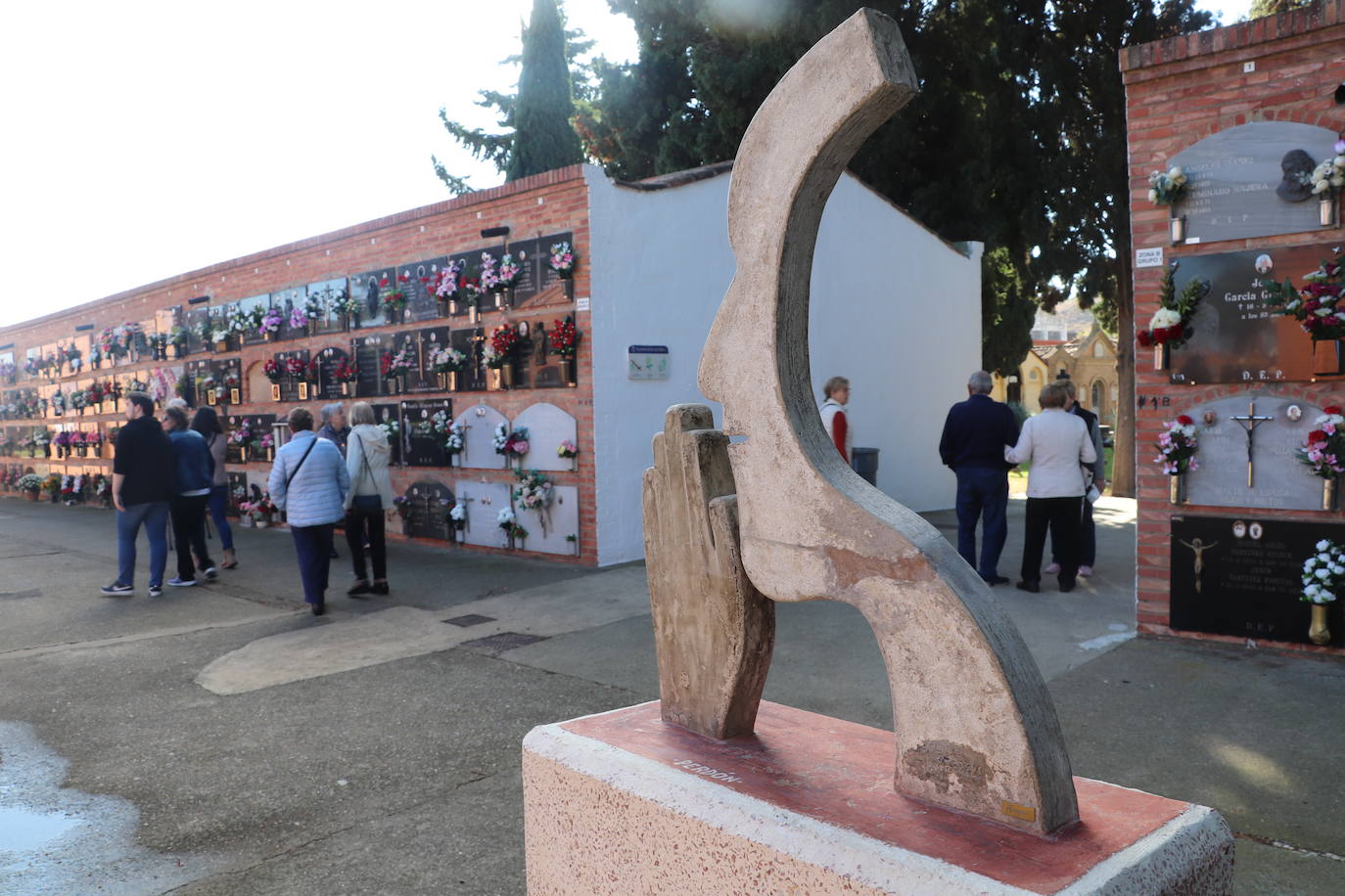 Visita al cementerio de Alfaro.