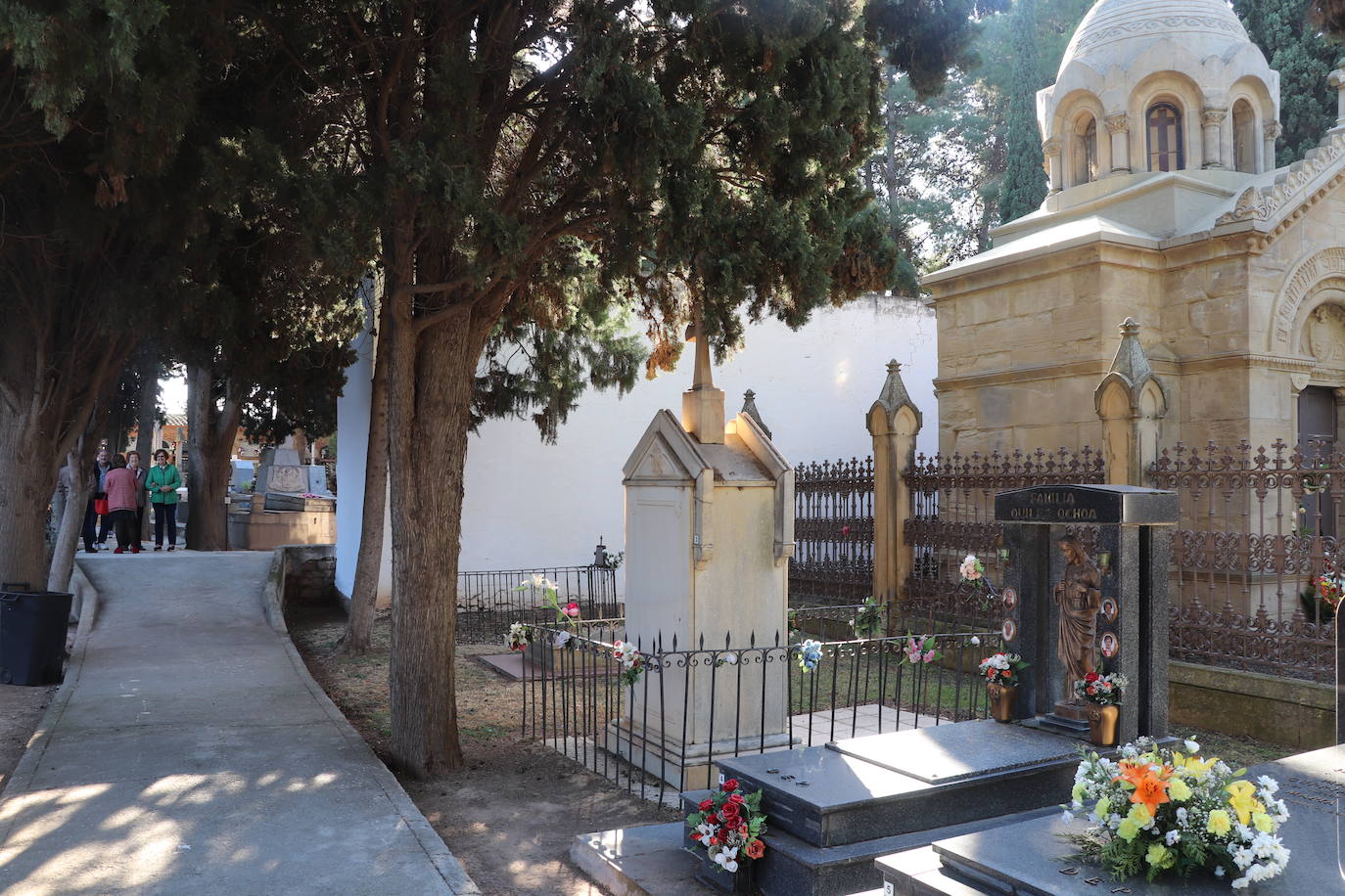 Visita al cementerio de Alfaro.