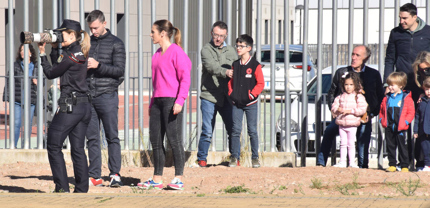 Fotos: La Policía Nacional se acerca a los niños