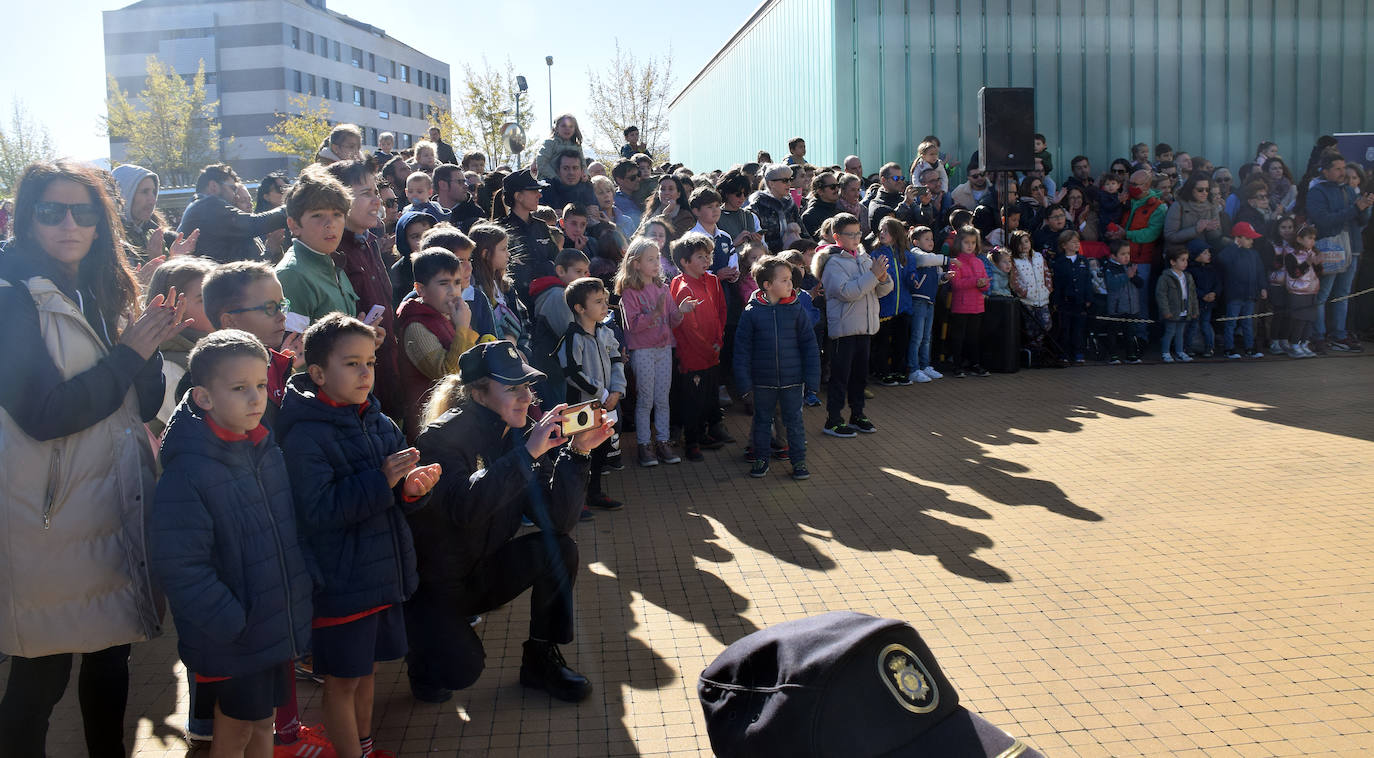 Fotos: La Policía Nacional se acerca a los niños