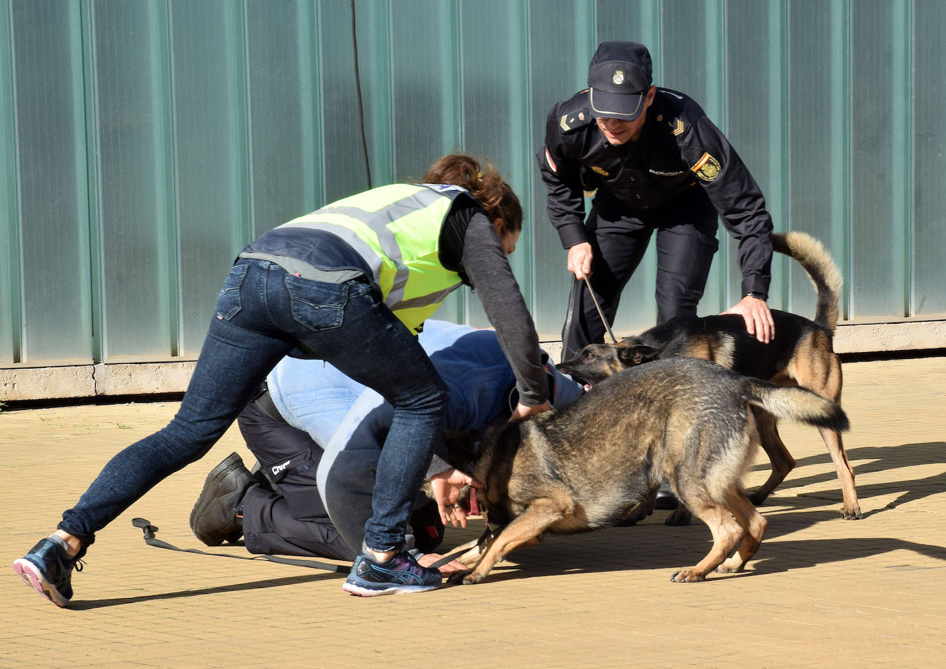 Fotos: La Policía Nacional se acerca a los niños
