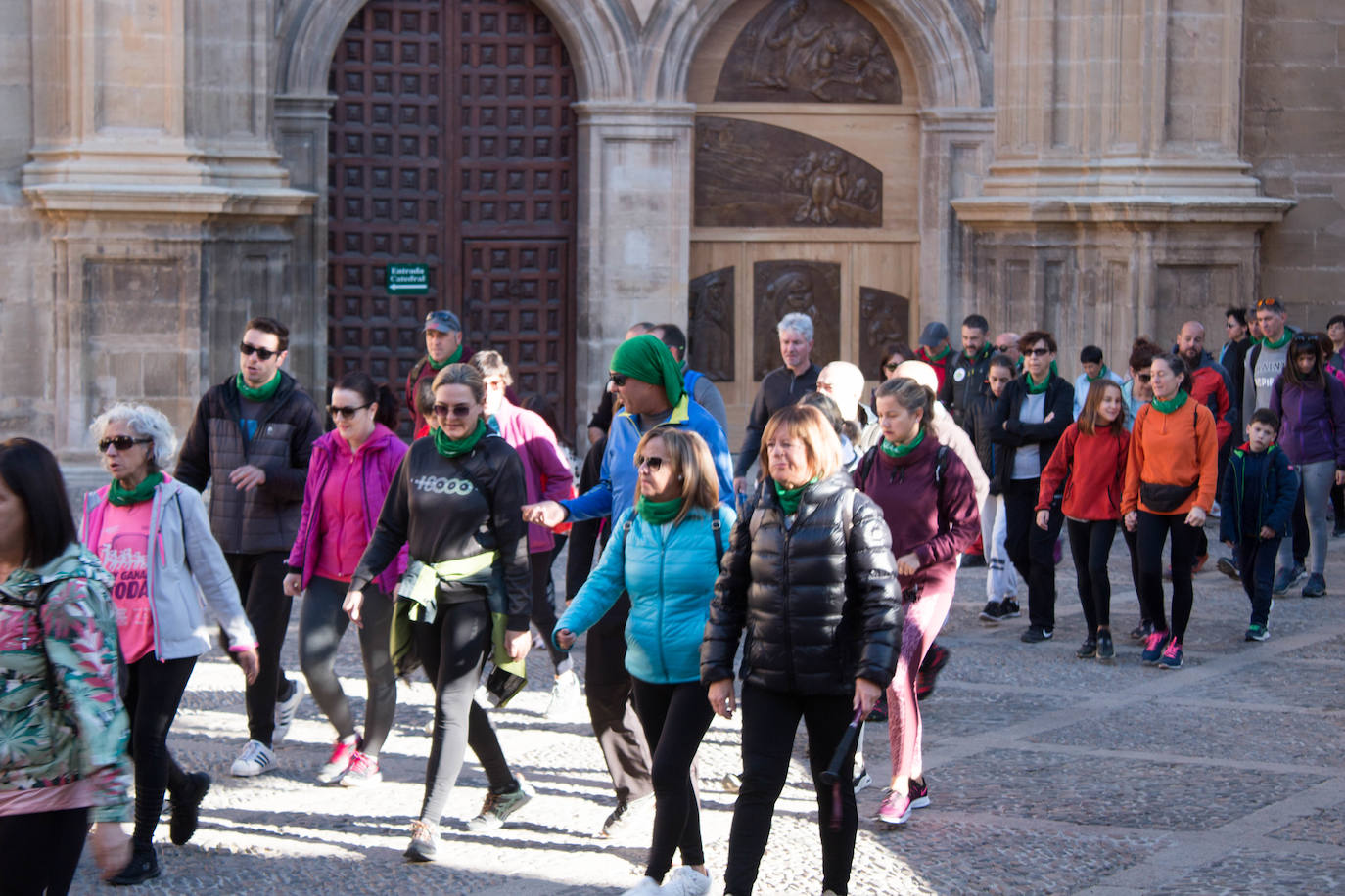 Fotos: &#039;Caminando por la vida&#039;, a favor de la AECC en Santo Domingo