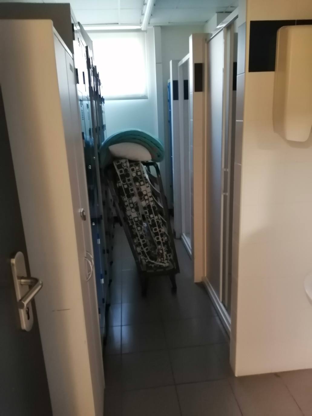 Imagen secundaria 2 - Dos imágenes de dónde descansan los médicos y enfermeras. 