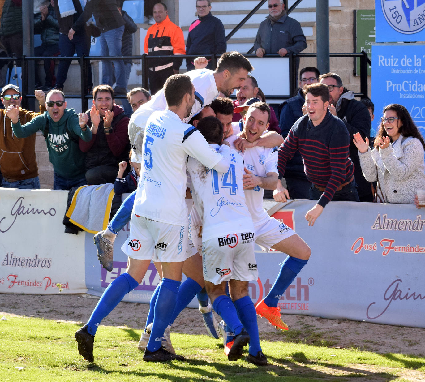 Fotos: Los penaltis catapultan al Arnedo