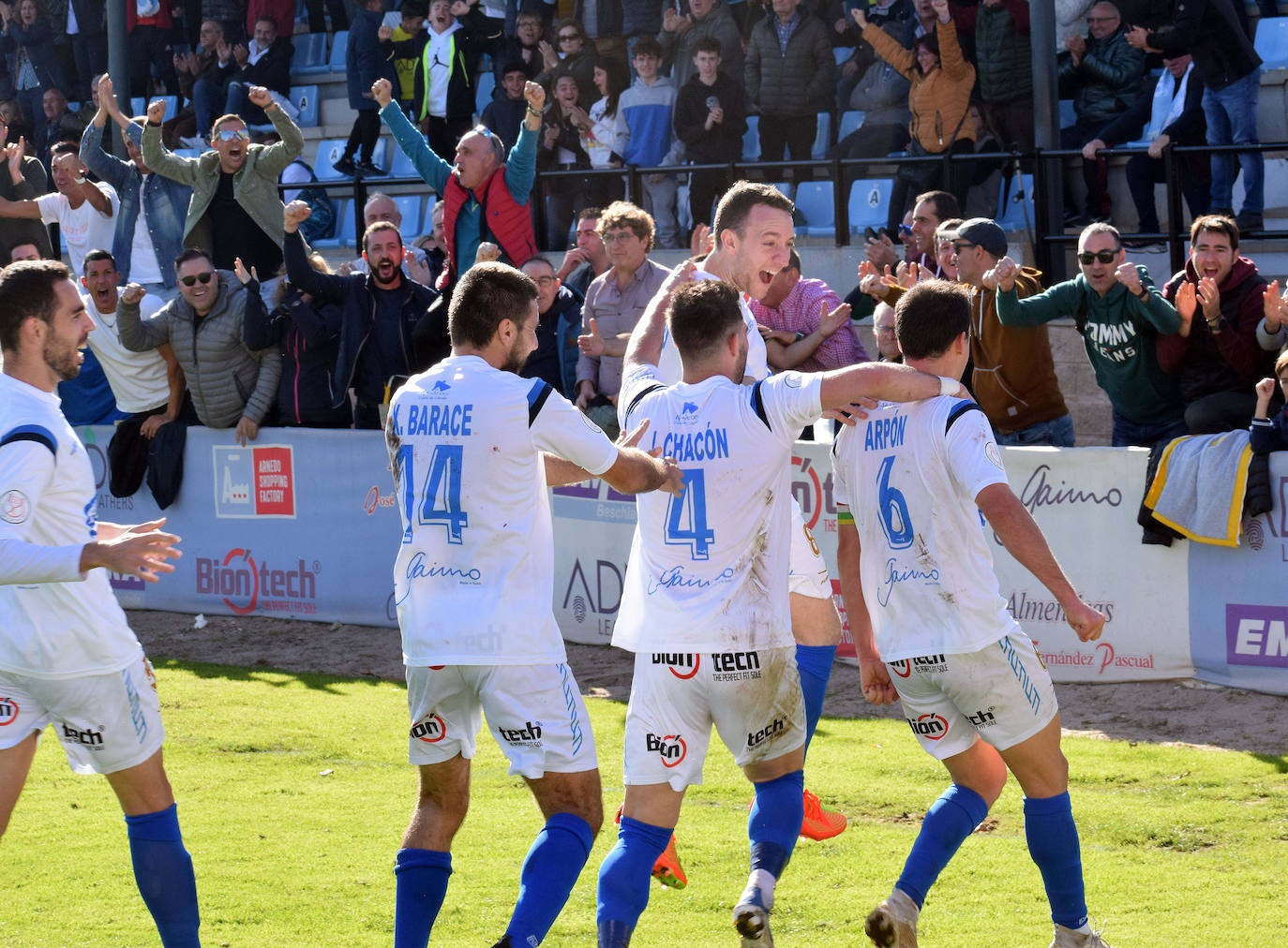 Fotos: Los penaltis catapultan al Arnedo