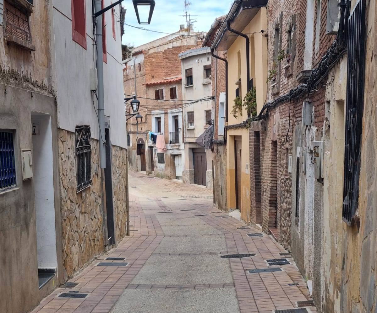 Imagen del nuevo pavimento de la calle Arrabal. 