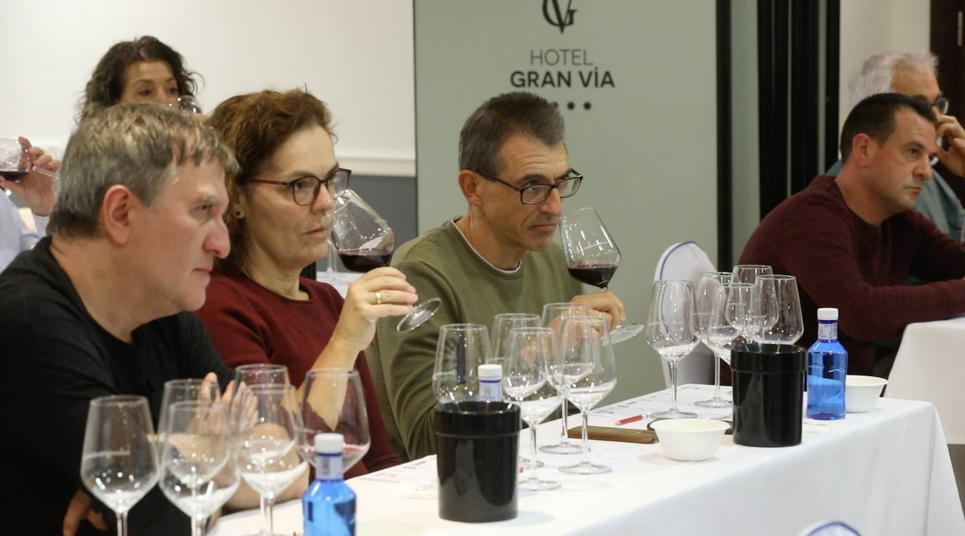 Fotos: Pilar Fernández Eguíluz (Peña la Rosa, Ábalos) protagonizó el club de catas