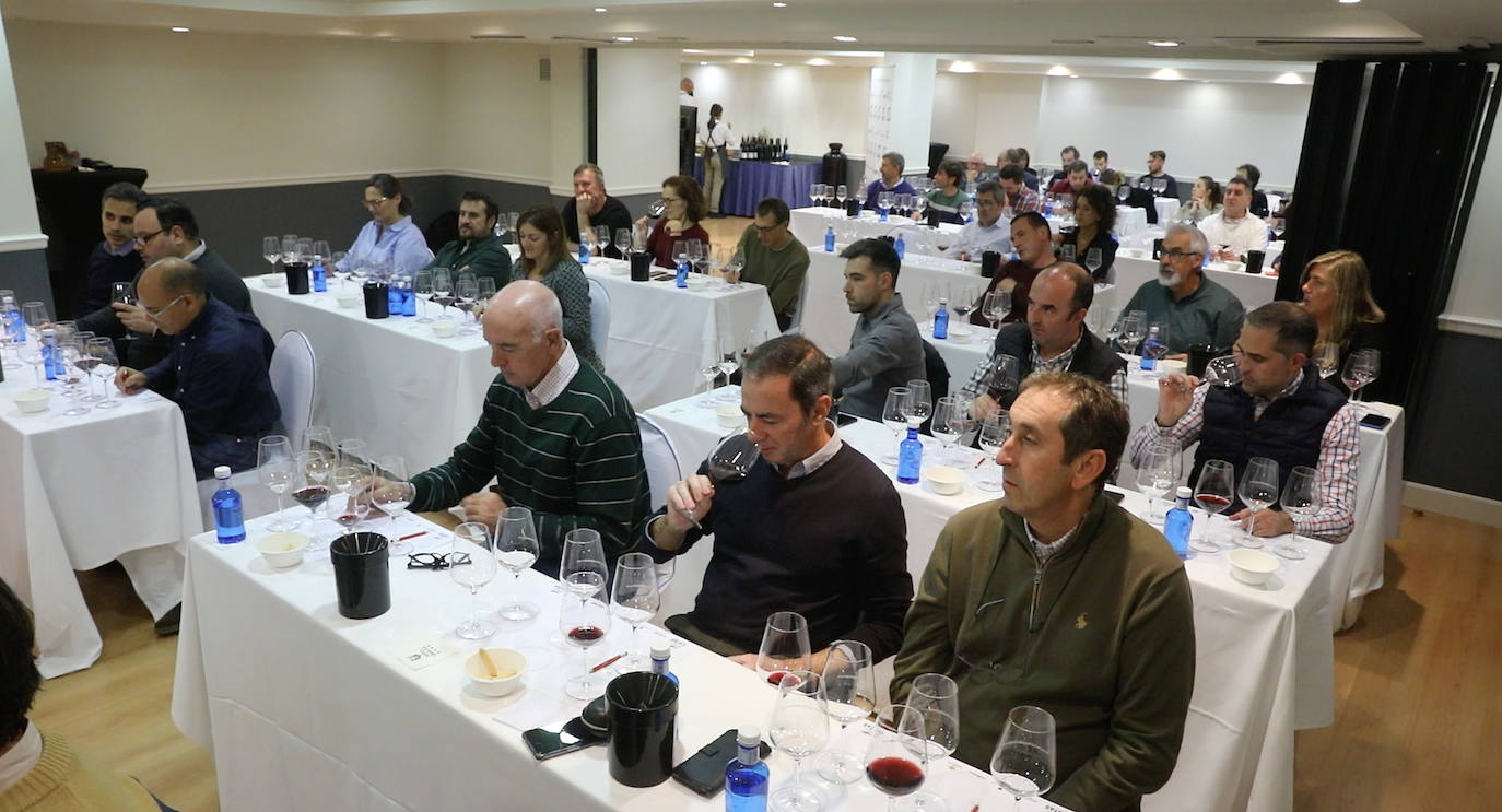 Fotos: Pilar Fernández Eguíluz (Peña la Rosa, Ábalos) protagonizó el club de catas