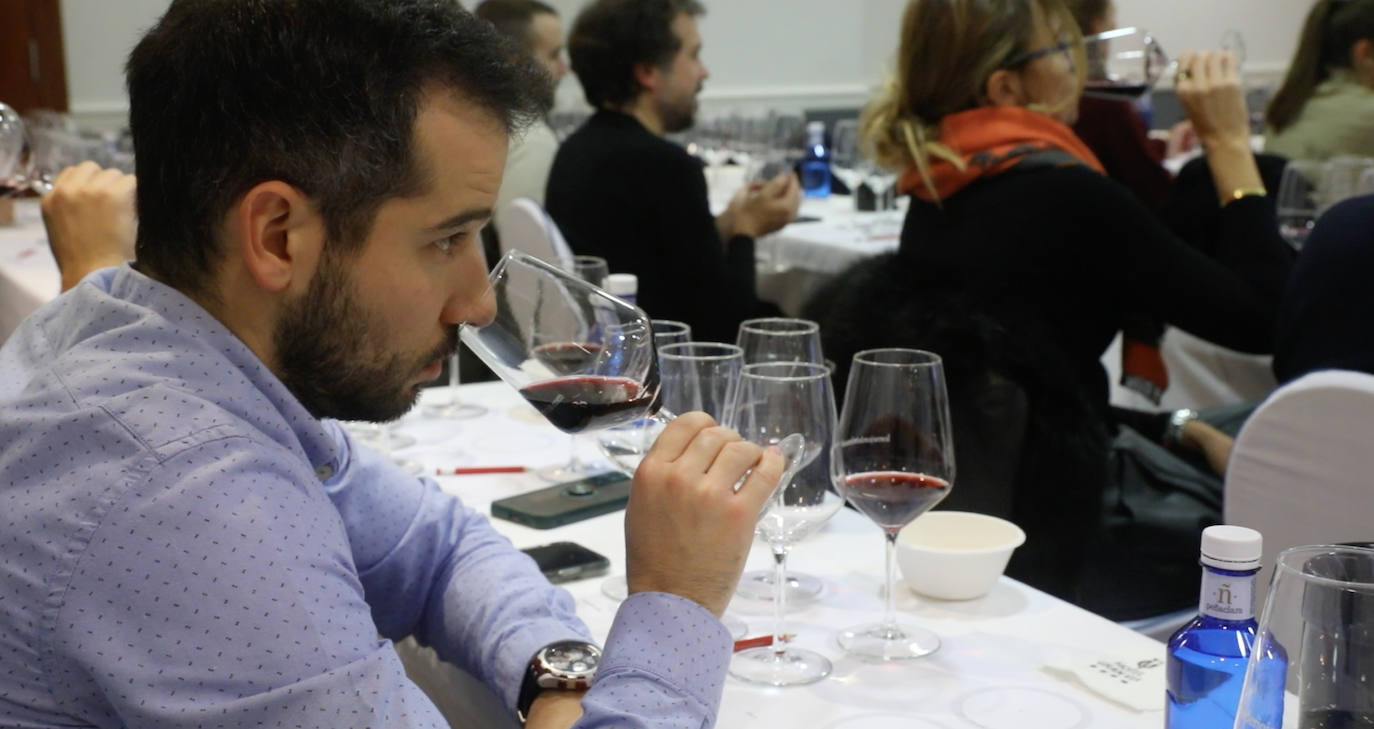 Fotos: Pilar Fernández Eguíluz (Peña la Rosa, Ábalos) protagonizó el club de catas