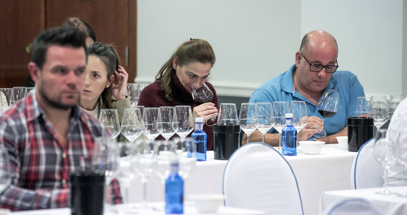 Fotos: Pilar Fernández Eguíluz (Peña la Rosa, Ábalos) protagonizó el club de catas