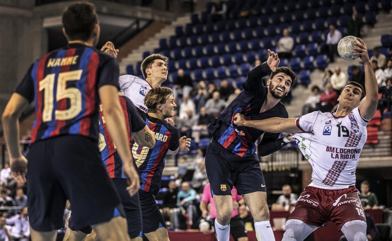 Javi Rodríguez le gana la posición a Ludovic Fabregas. 