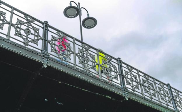 El puente de Hierro de Logroño atraviesa esta fotografía de Cristina Elvira Royo. 