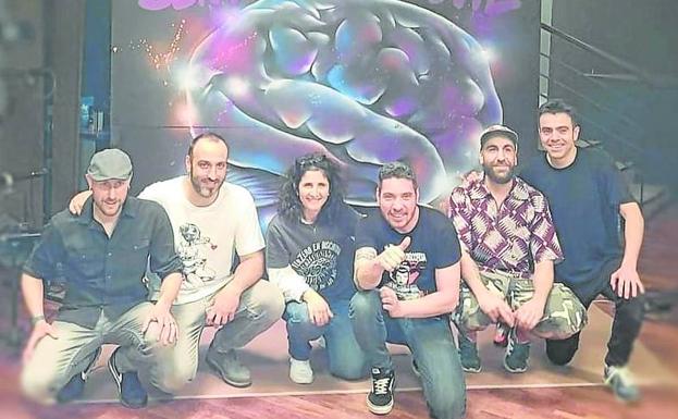 Grafiti de 'Chavolar' donado al Teléfono de La Esperanza. 