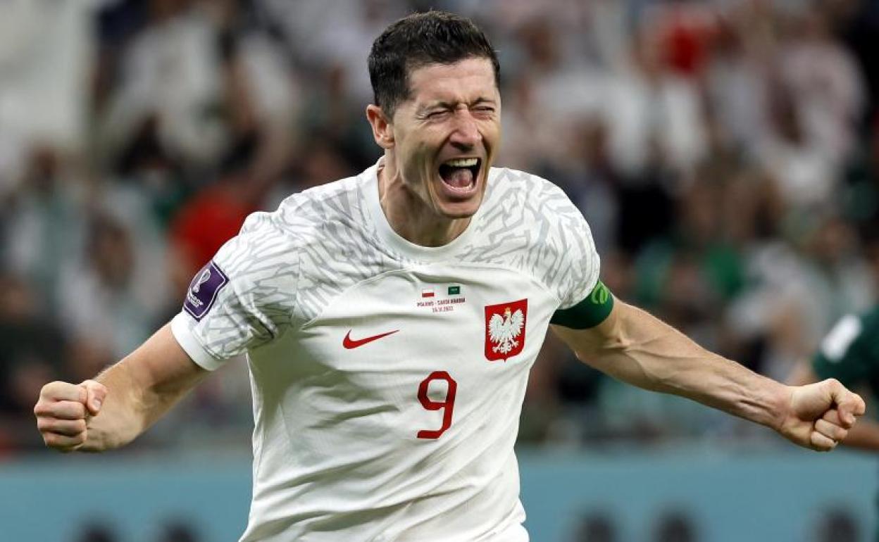 Robert Lewandowski celebrando el segundo gol frente a Arabia Saudí. 