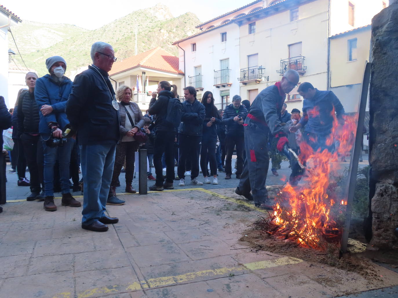 Fotos: Arnedillo recupera la Procesión del Humo tras la pandemia