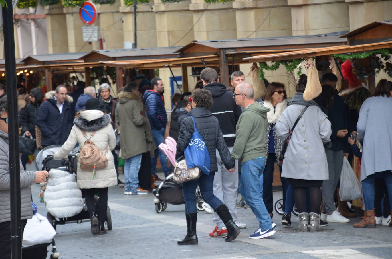 Fotos: Abierto el mercado navideño de Calahorra