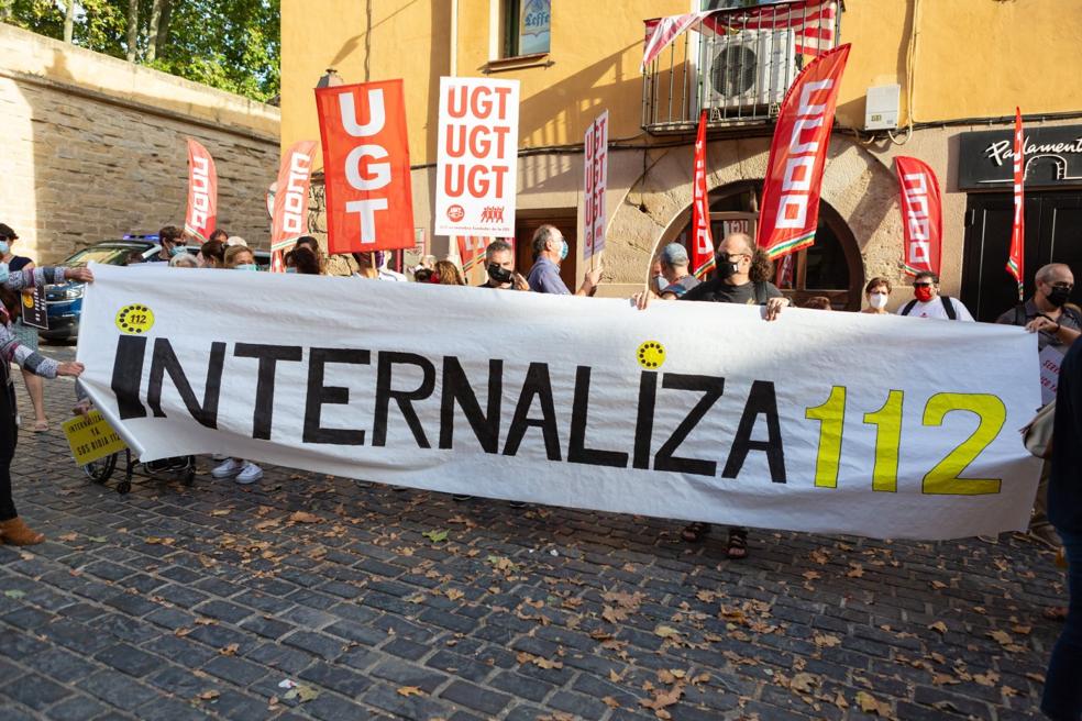 Los trabajadores del 112, en una concentración de protesta pidiendo internalizar el servicio. 