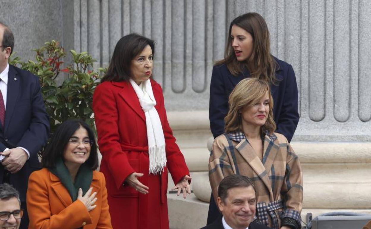 Irene Montero, ministra de Igualdad, y Margarita Robles, titular de Defensa, en los actos por el Día de la Constitución 