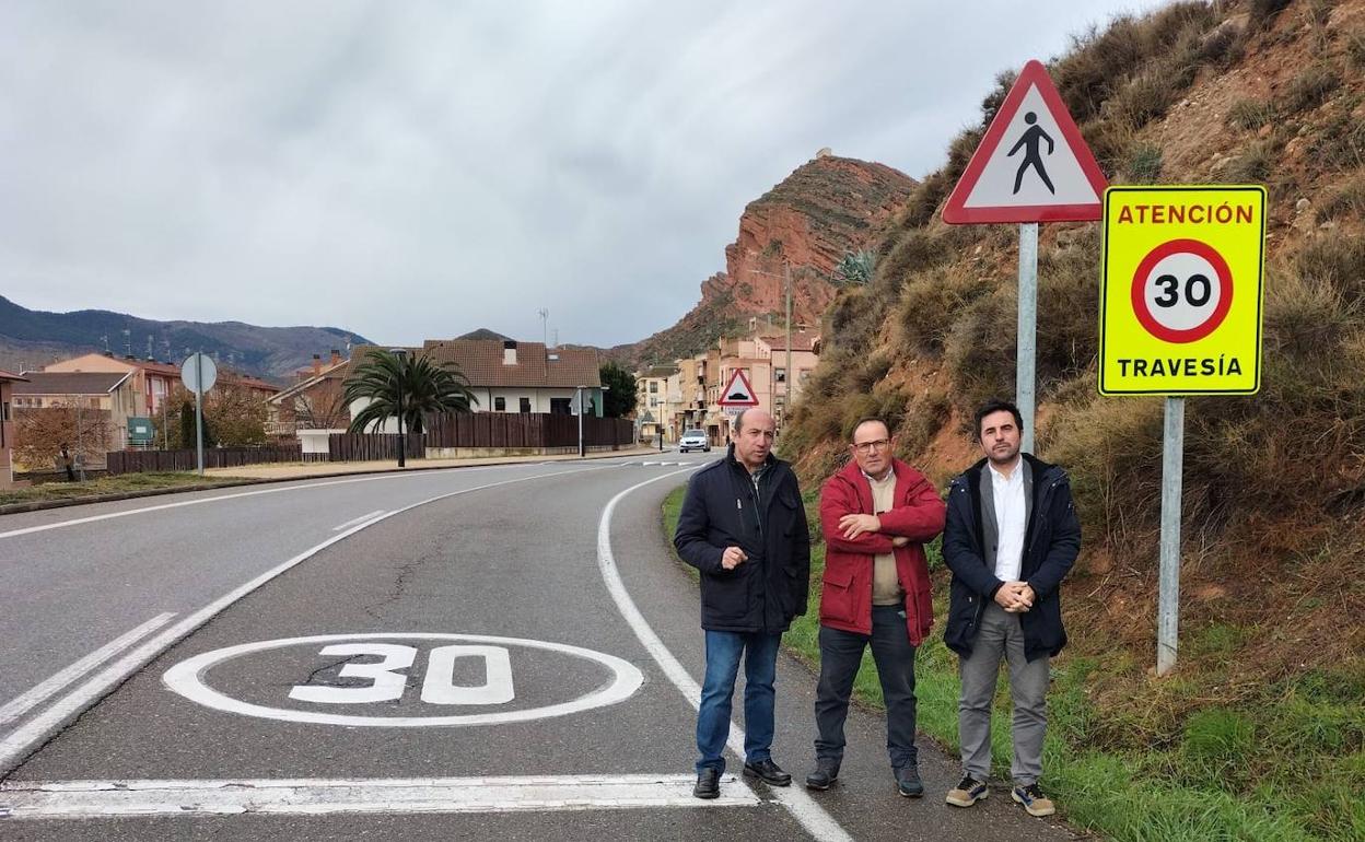 Visita a las obras de reducción de velocidad en la travesía de Herce. 
