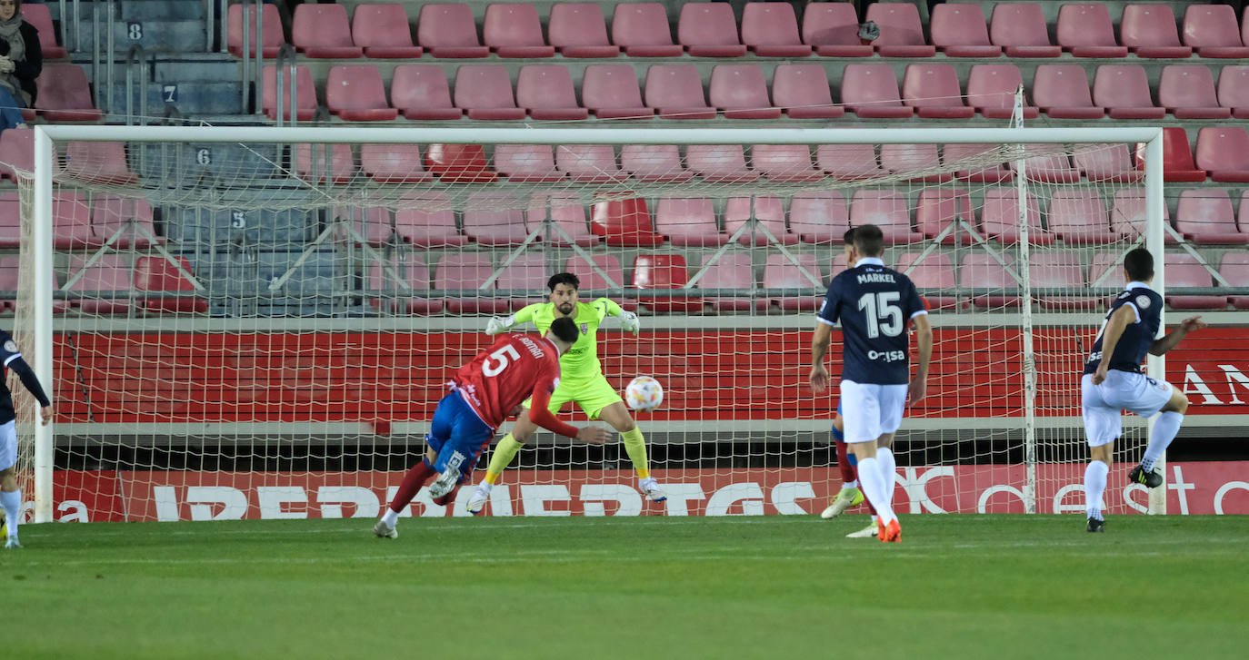 Fotos: El partido de la UD Logroñés frente al Numancia en Los Pajaritos