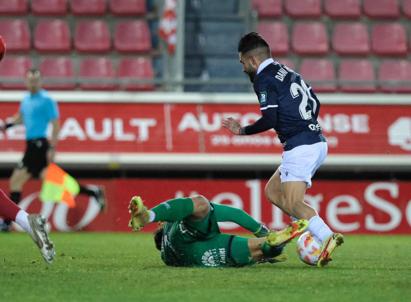 Fotos: El partido de la UD Logroñés frente al Numancia en Los Pajaritos