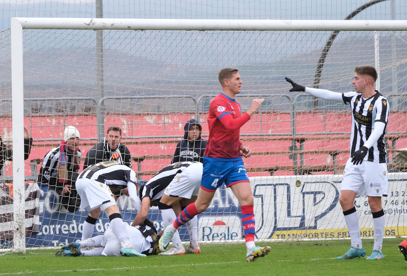 Fotos: El Calahorra empata con el Castellón
