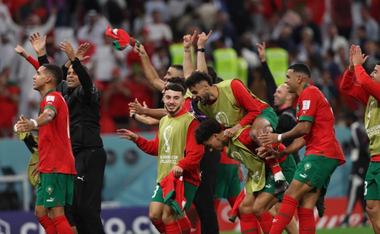 Los jugadores de la selección marroquí celebrando su clasificación en el Mundial.