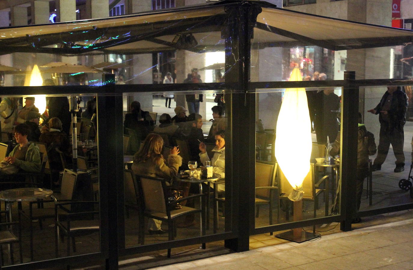 Imagen de archivo de una terraza calefactada en el centro de Logroño. 