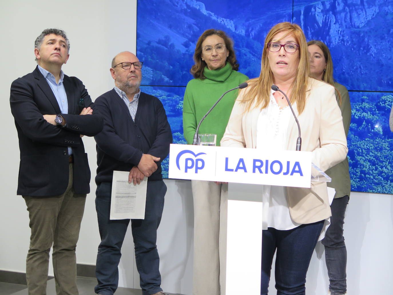 Rueda de prensa de los responsables populares contra el parque natural del Alto Najerilla. 