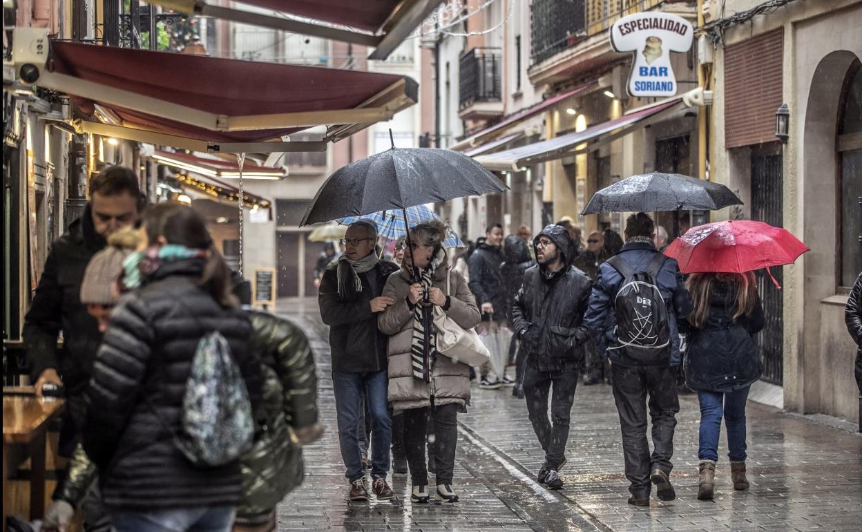 Aspecto que ofrecía la calle Laurel de Logroño, el pasado jueves al mediodía. 