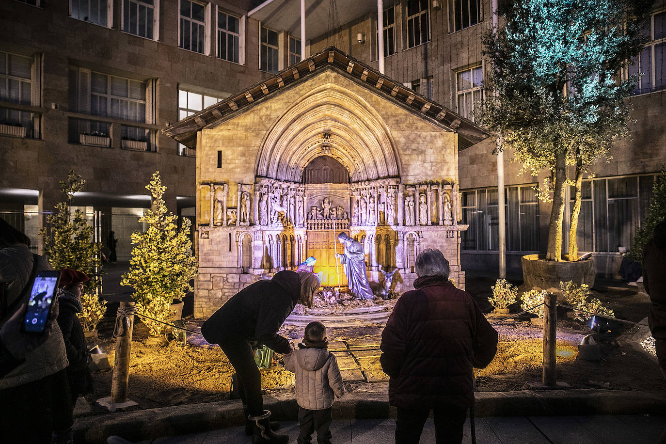 Fotos: Una visita nocturna al belén de Logroño