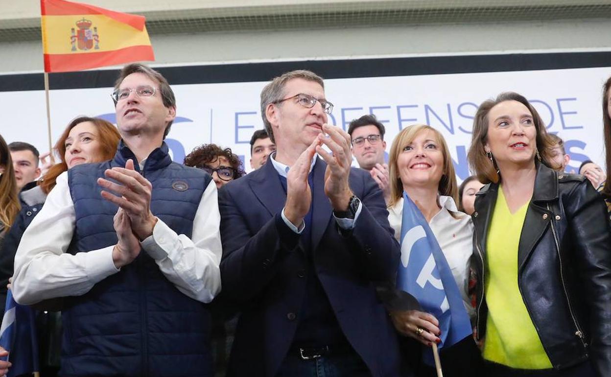 Capellán, Feijóo y Gamarra, este sábado, en el acto del PP en Lardero. 