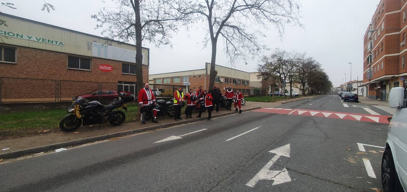 Fotos: Imagen de la Papanoelada organizada por la Asociación Motorista Correcaminos