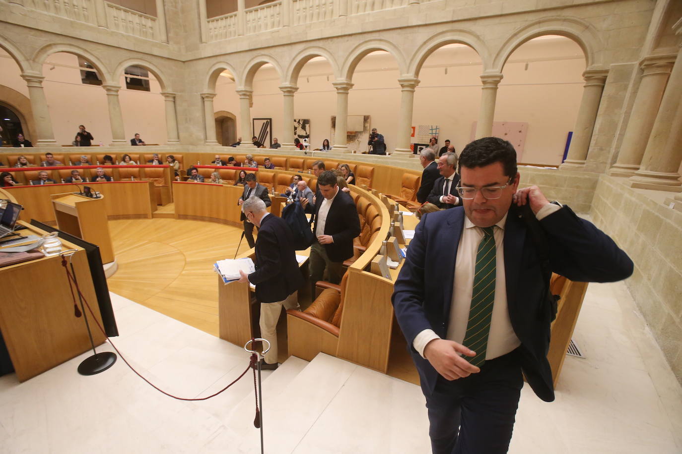 Fotos: El PP abandona el pleno y estudia un recurso de amparo ante el TC por la ley del Parque Natural del Alto Najerilla