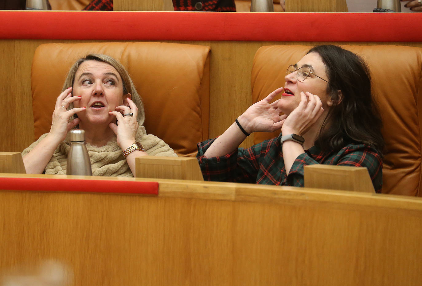 Fotos: El PP abandona el pleno y estudia un recurso de amparo ante el TC por la ley del Parque Natural del Alto Najerilla