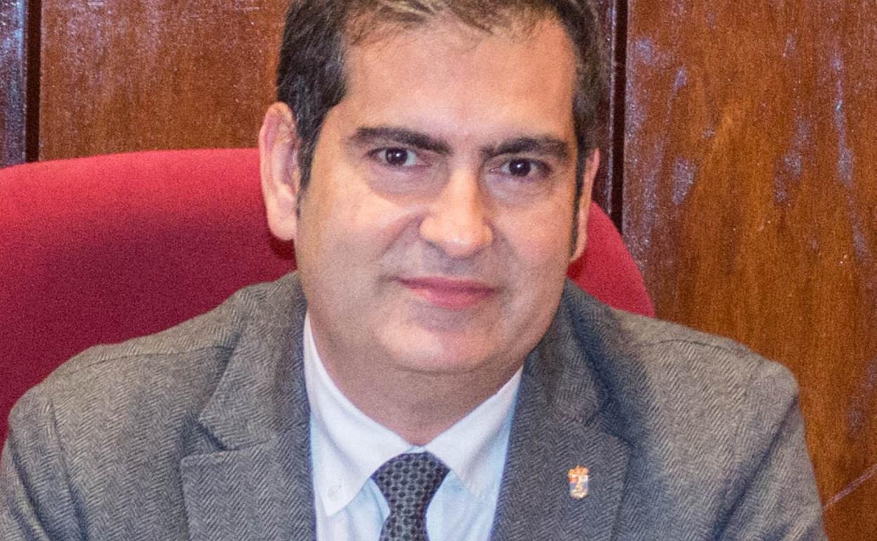 El alcalde, David Mena. 