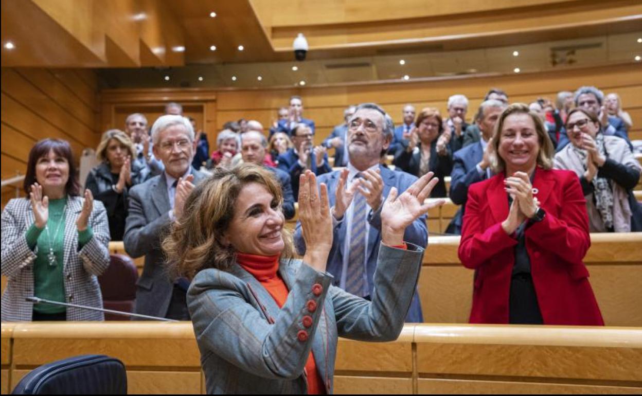 La ministra de Hacienda, María Jesús Montero, en el Senado. 