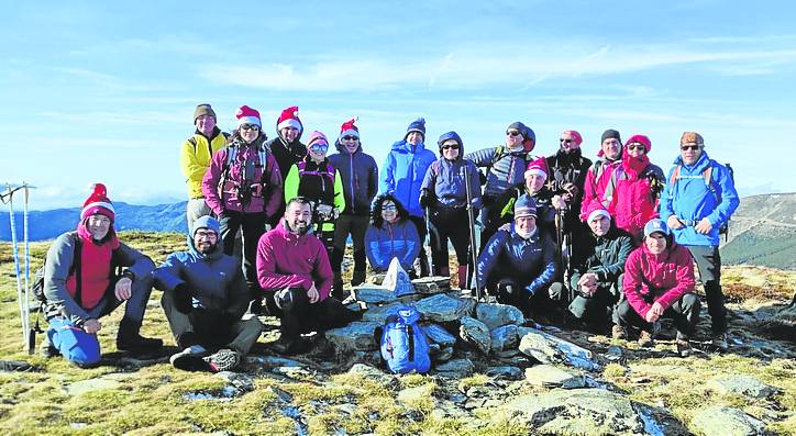 Miembros del K2 en lo alto de los Pancrudos de la Demanda.