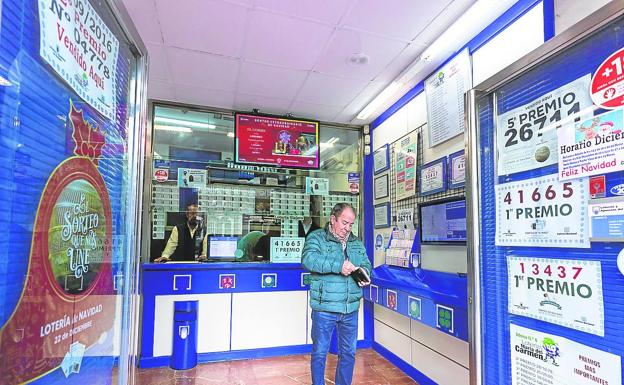 Los premios escasearon ayer en Logroño y no hubo mucho movimiento en las oficinas de lotería. 