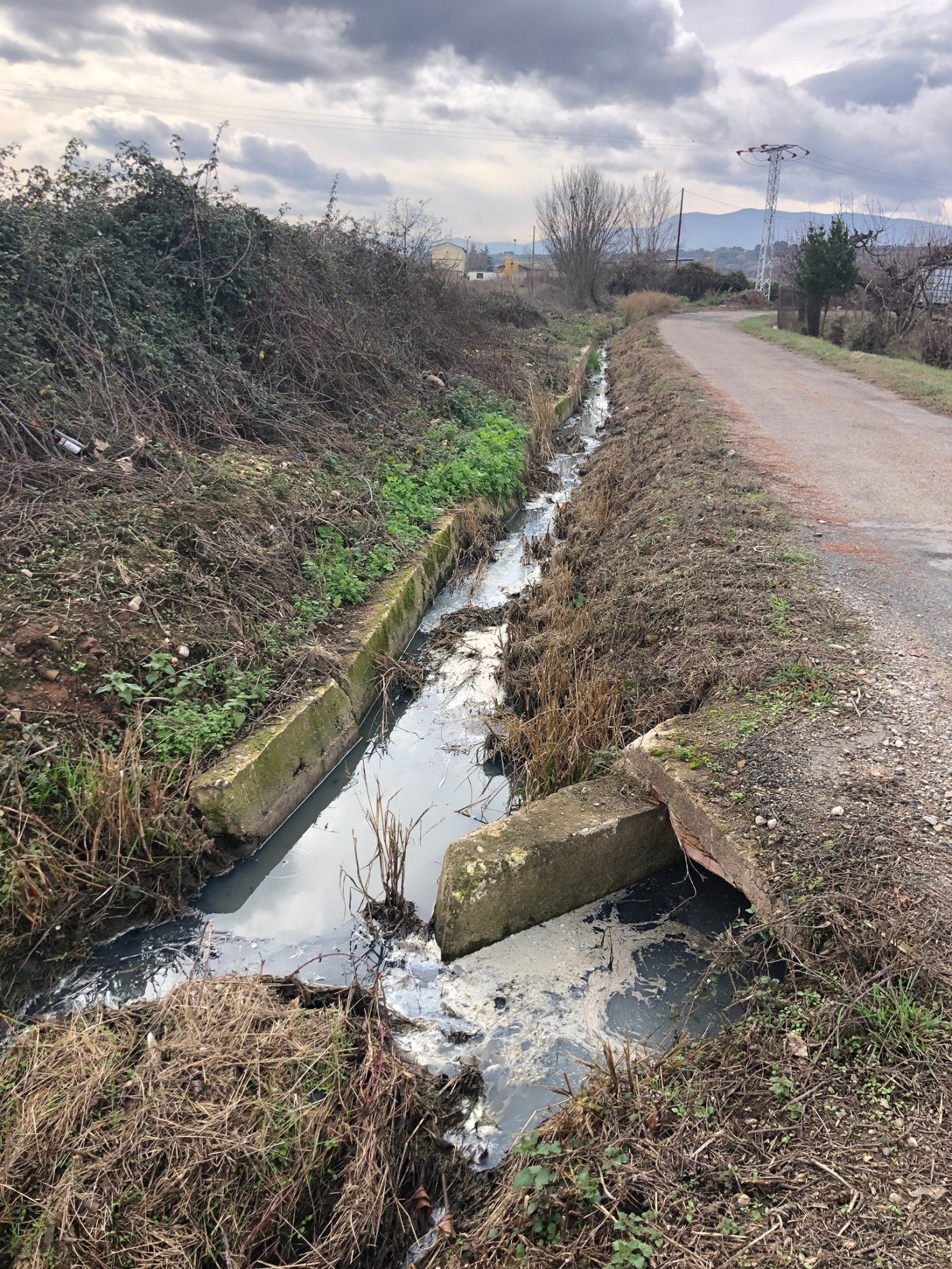 La acequia del río Sequeros. 