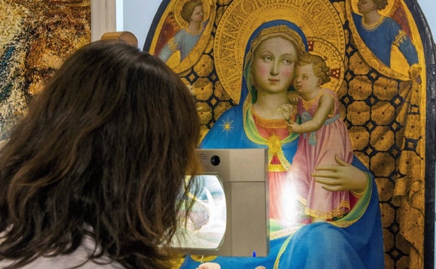 Minucioso examen de la tabla durante su estancia de un año en el taller de restauración 