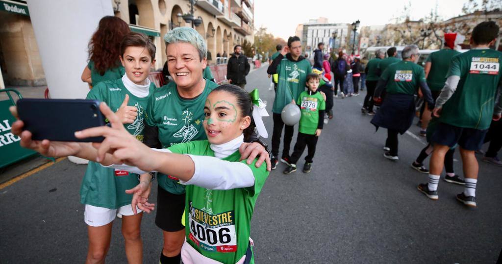 Fotos: Disfraces y buen humor para la mini San Silvestre en Logroño