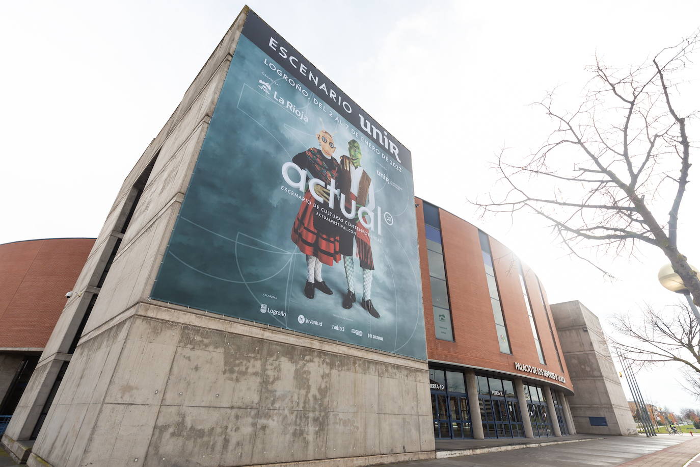 El Palacio de los Deportes ya luce engalanado desde hace unas semanas. 