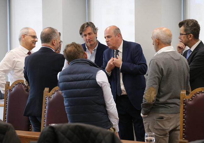 Bittor Oroz, viceconsejero vasco dando explicaciones en el Consejo Regulador de Rioja