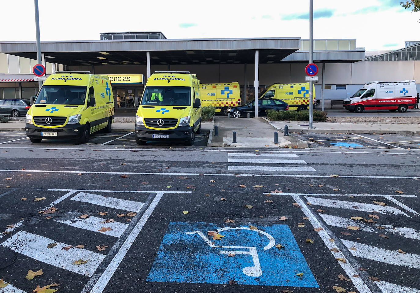 Ambulancias en Urgencias del San Pedro.