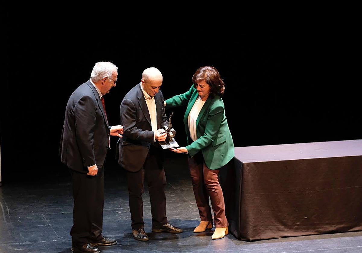 El 'abuelo' Viyuela, un premio para su nieta