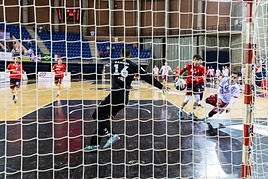 Edu Cadarso marca un gol a la contra frente al Granollers.