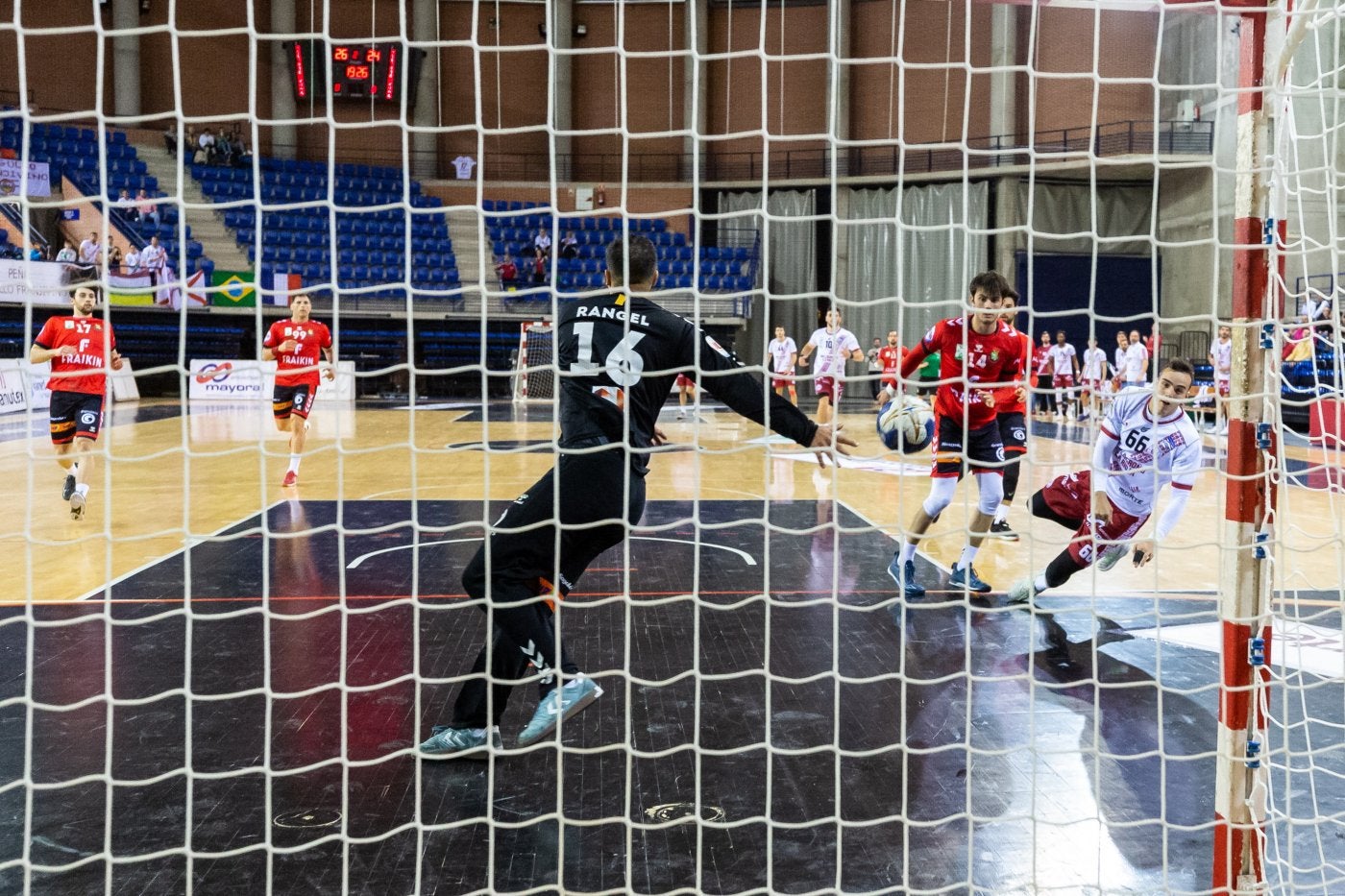 Edu Cadarso marca un gol a la contra frente al Granollers.